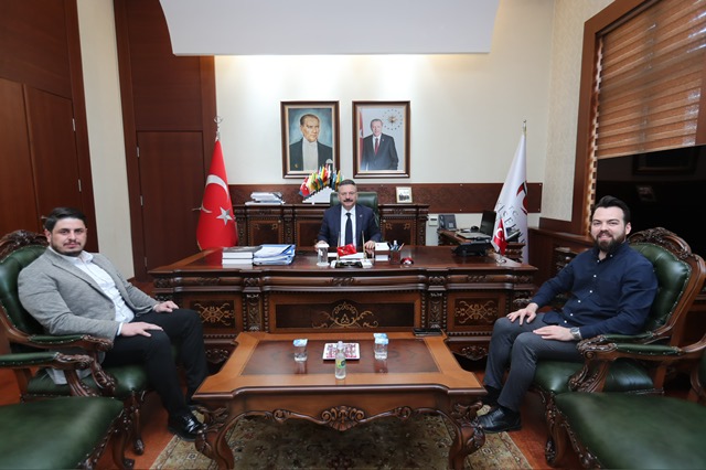 Eskişehirspor Kulübü Başkanı ve Eskişehirspor Kulübü Avukatı Valimiz Sayın Hüseyin Aksoy'u ziyaret etti.