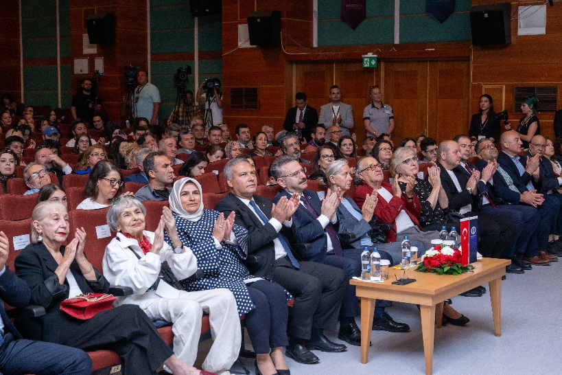 Valimiz Sn. Hüseyin Aksoy, Bu yıl 22'ncisi düzenlenen Eskişehir Uluslararası Film Festivali açılış programına katıldı.