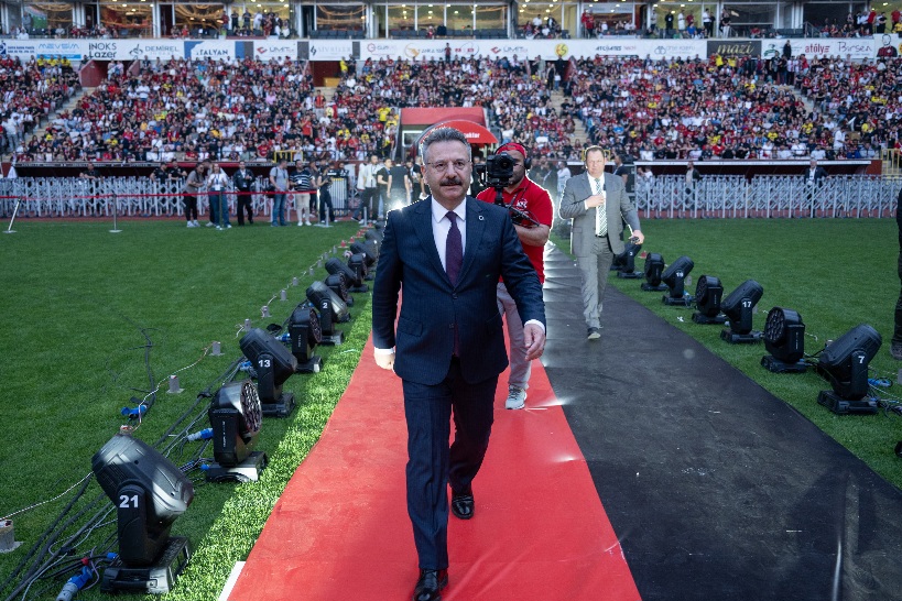 Valimiz Sayın Hüseyin Aksoy, Eskişehirspor'un Şampiyonluk Kutlama Programına Katıldı.