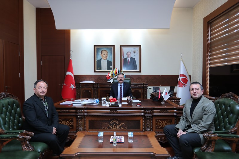 İş insanları Ahmet Azaklı ve Hasan Keleşoğlu, Valimiz Sayın Hüseyin Aksoy'u makamında ziyaret etti.